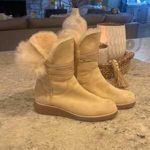 Cream UGG BOOTS W FUR BALL